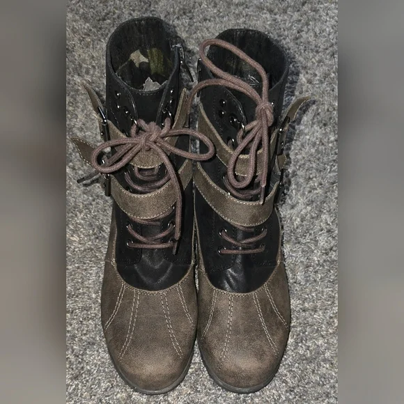 Not Rated Hermione Wedge Boot By The Buckle Womens Size 8.5 Black And Brown - Picture 4 of 12